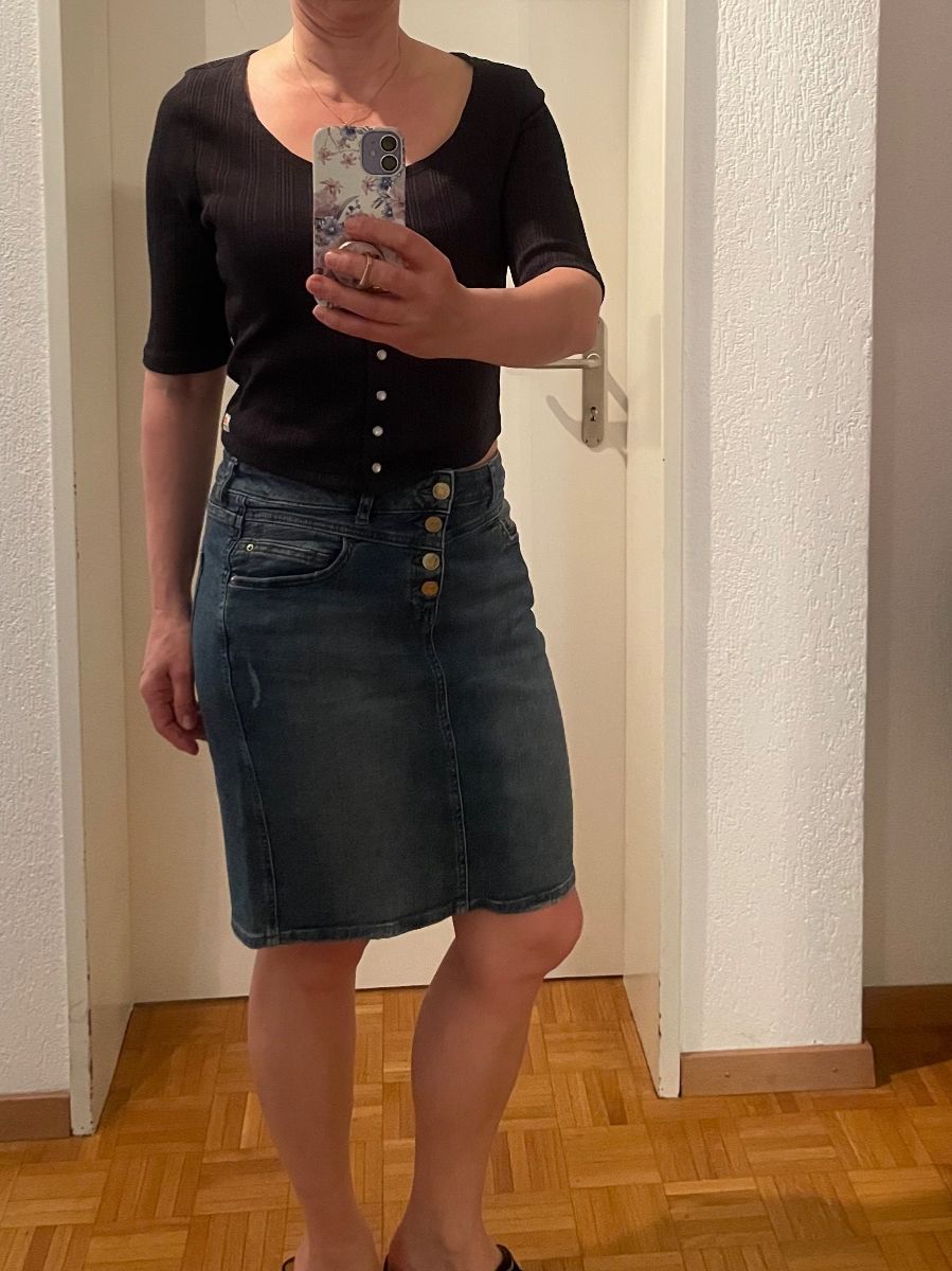 Gonne: Jeans Mini Rock Esprit mit Knöpfen, Grösse 38 – Usato da Zürich venduto da Maggi1980 2