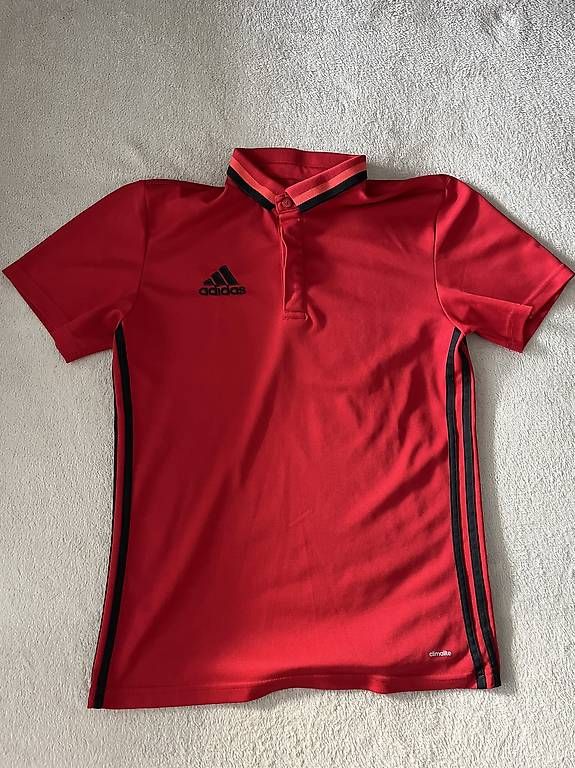 Kleiderpakete: Adidas Sportkleidung Gr. S / M – Gebraucht aus Niederhasli von Scharindli