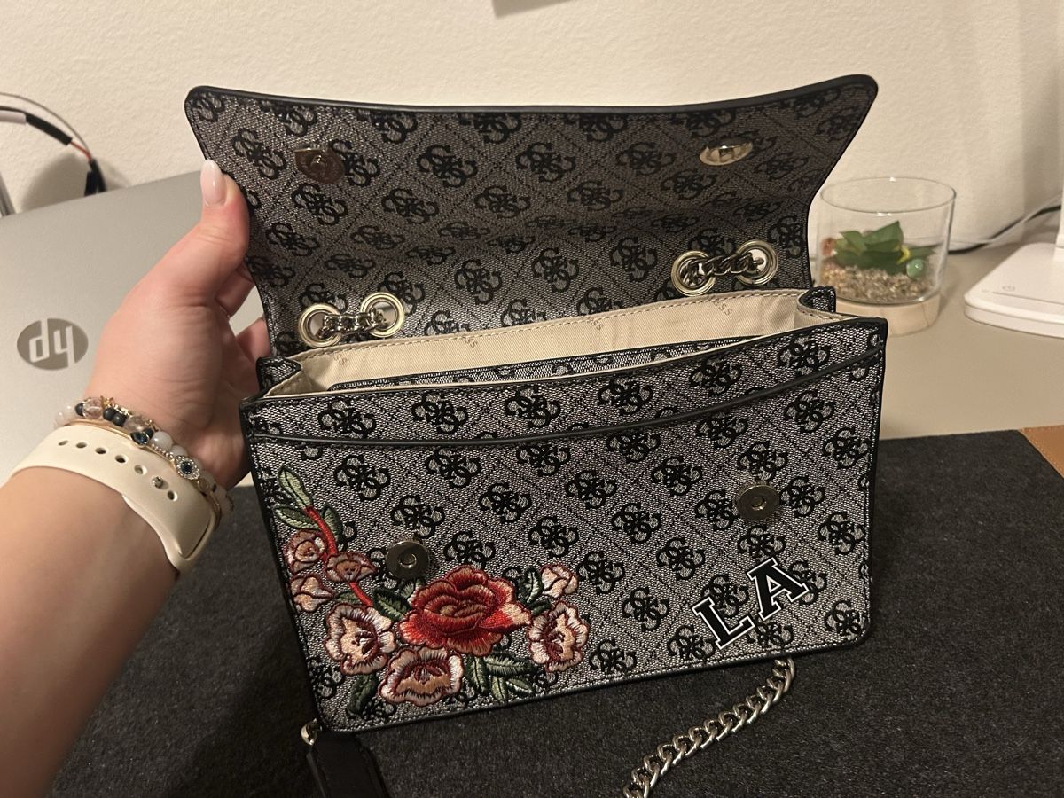 Borse da donna: Guess Tasche – Usato da Ebikon venduto da StivaQ 1