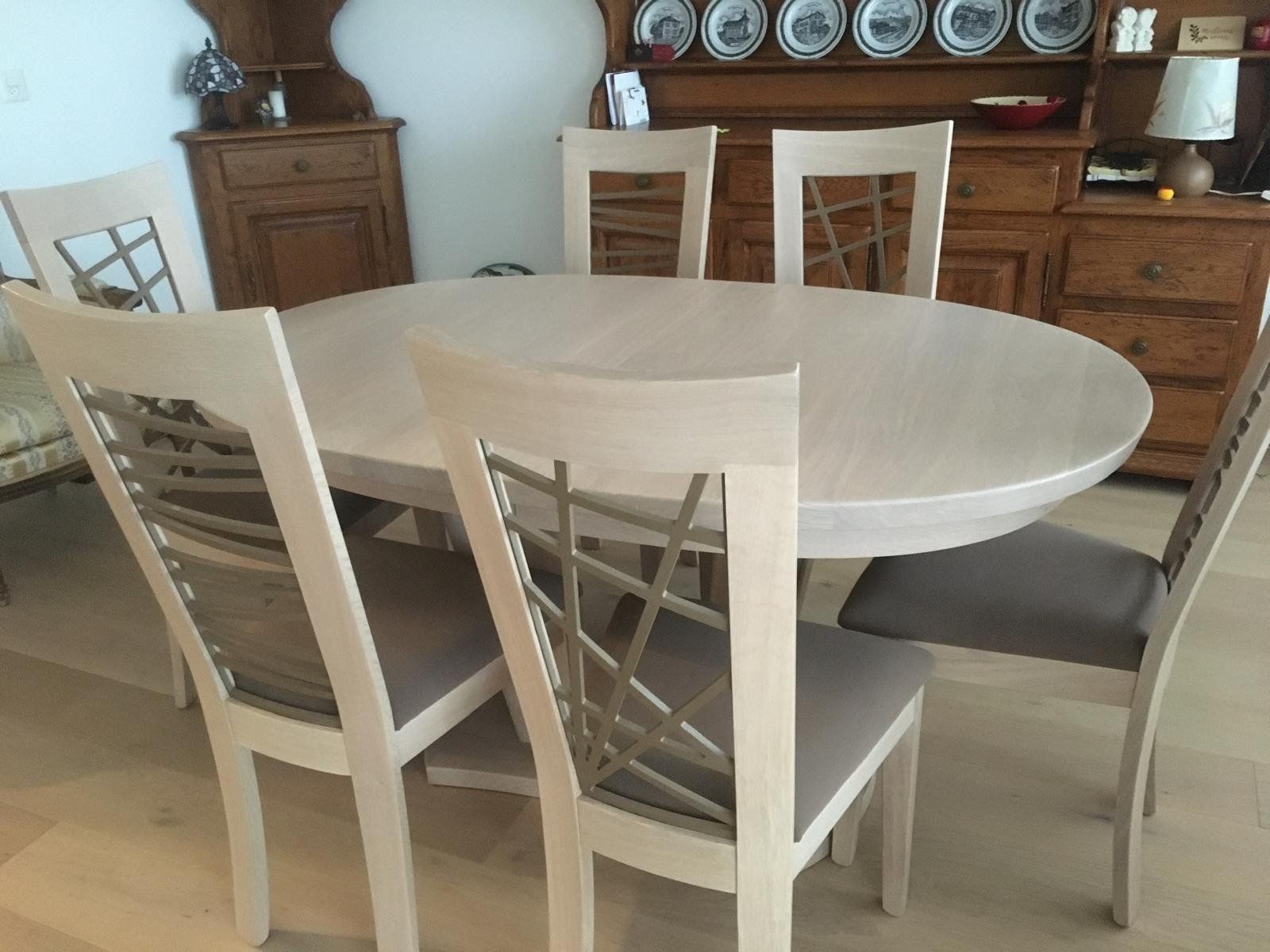 Set di tavolo e panche: Table à manger ovale + 6 chaises, bois clair, parfait état – Usato da Palézieux-Village venduto da titouan_menetrey