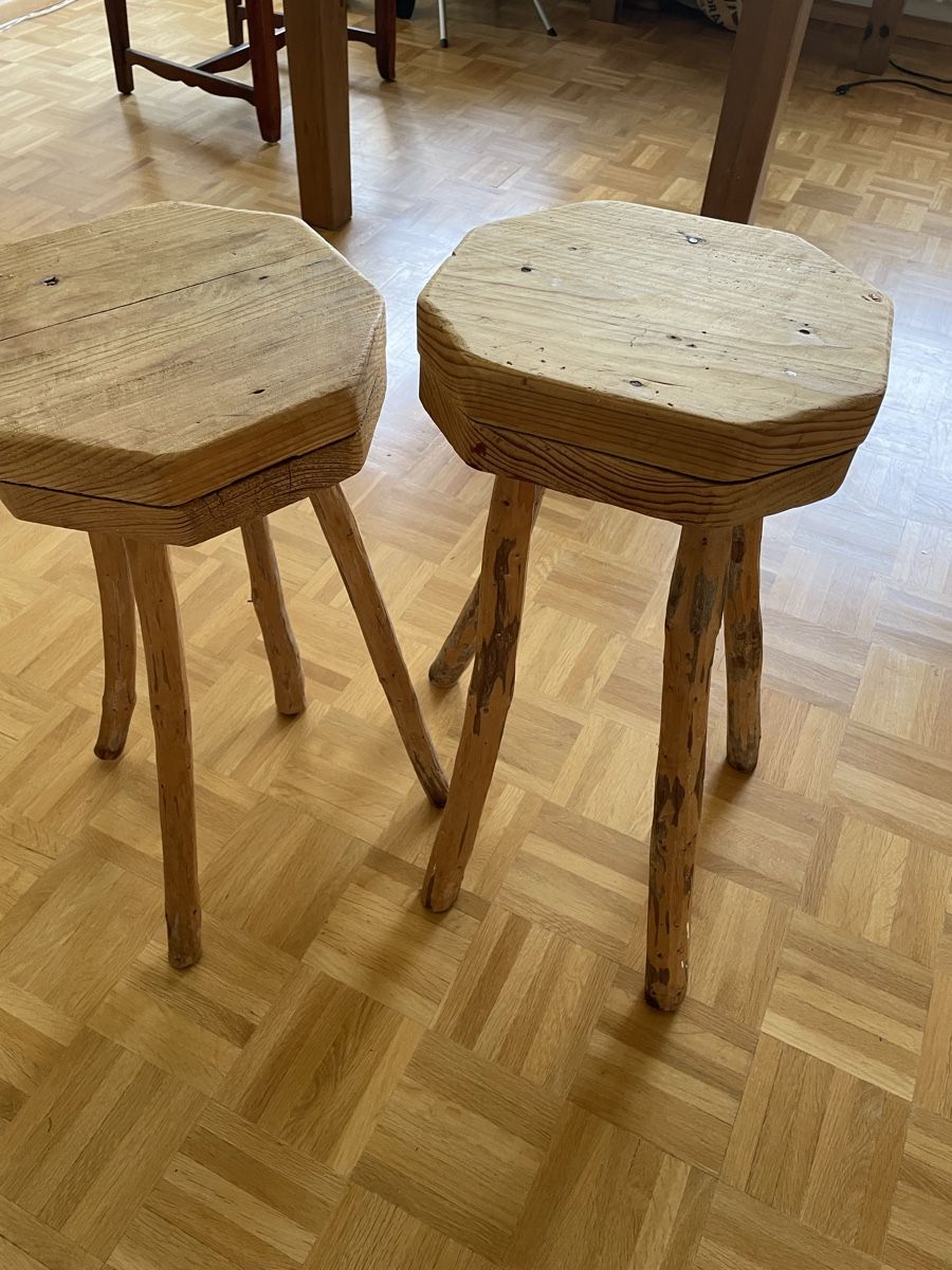 Sgabelli: Zwei Dekor Hocker aus Naturholz – Usato da Basel venduto da Kamberly 1