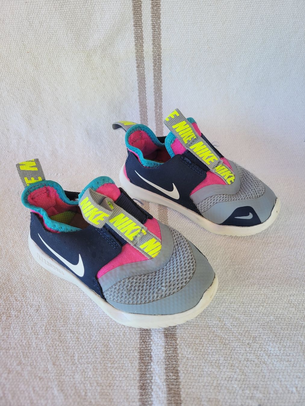 Nike Schuhe für Jungen: baskets Nike taille 22 – Gebraucht aus Neuchâtel von valerizette 1