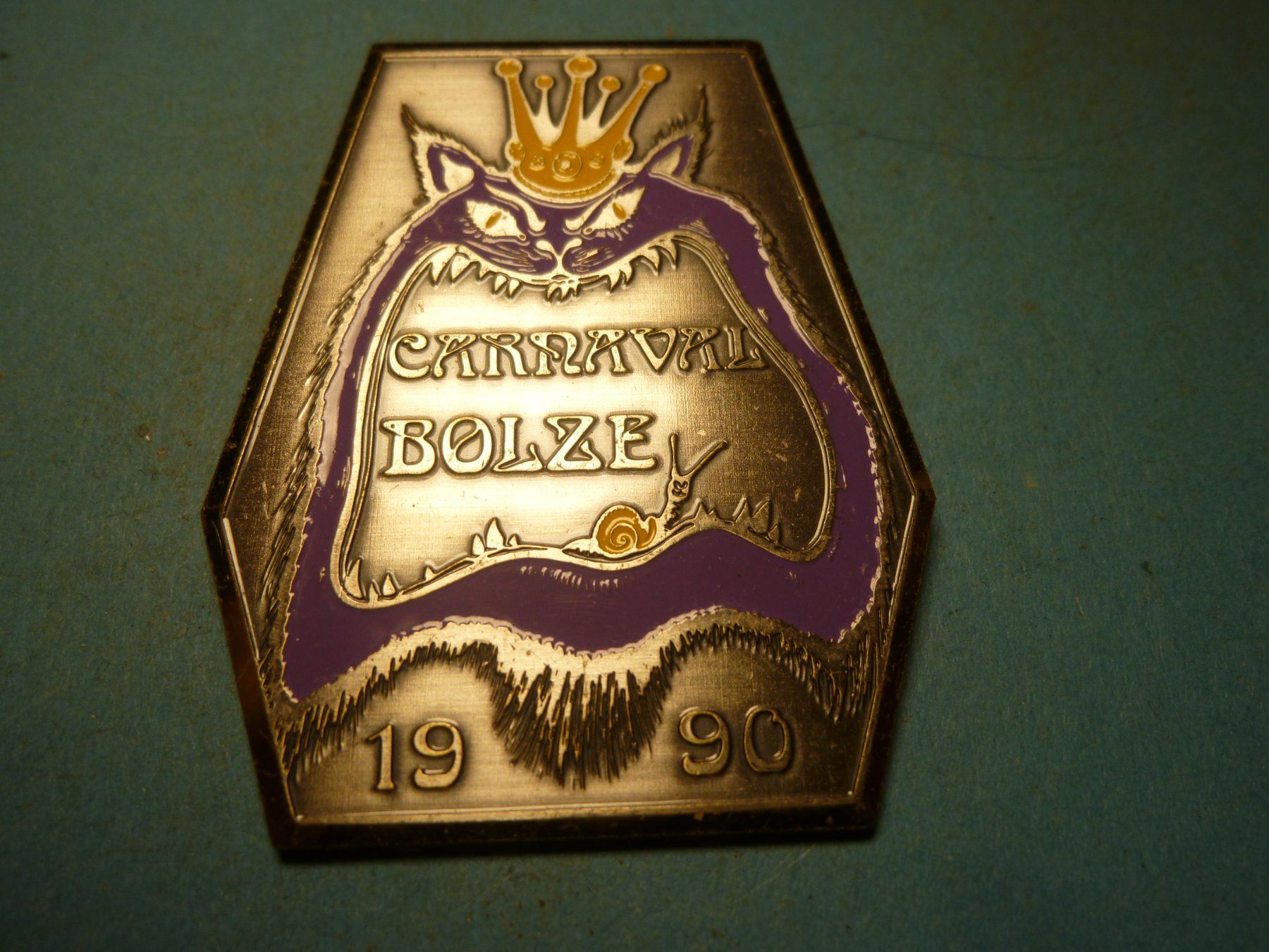 Plaketten & Abzeichen: CARNAVALL BOLZE 1990 SILBER – Gebraucht aus Ried (Muotathal) von Mandarin02