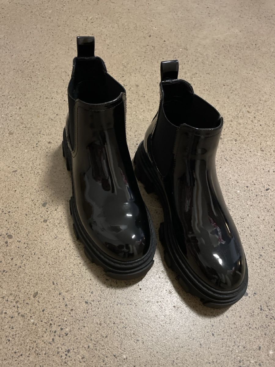 Chaussures femmes: Neuwertige Damen Stiefel Grösse 36 – D'occasion à Zürich par janine_stalder 1