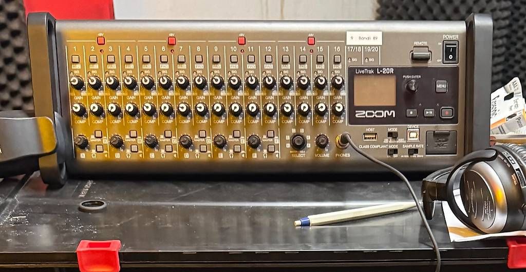 Mischpulte: ZOOM LiveTrak L-20R – Gebraucht aus Hedingen von Acf1