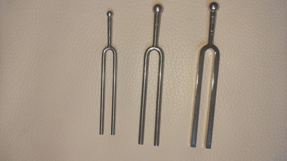 3x Stimmgabel tuning fork A440 Kaufen auf Ricardo