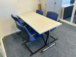 Besprechungstisch mit 4 Stühlen