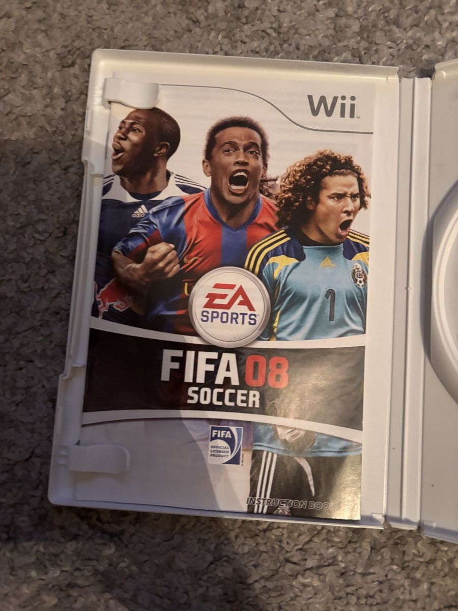 Fifa Sammelbilder & Trading cards: Wii FIFA Soccer 08 & 11 Game Bundle no disc – Gebraucht aus Ascona von ElfieLove 2