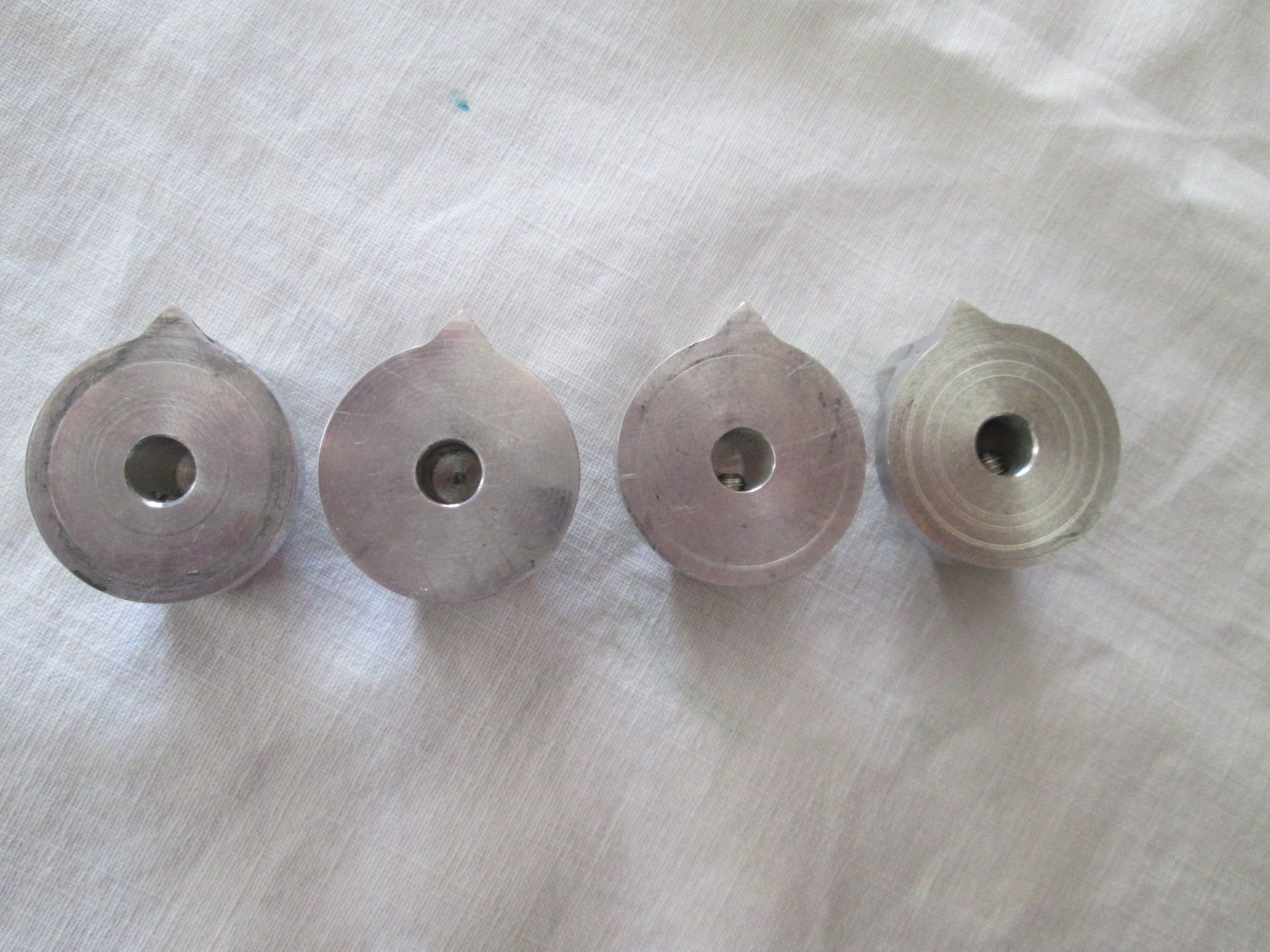 Bottoni: Boutons de commande en aluminium – Usato da la Chaux-de-Fonds venduto da Lampe 2