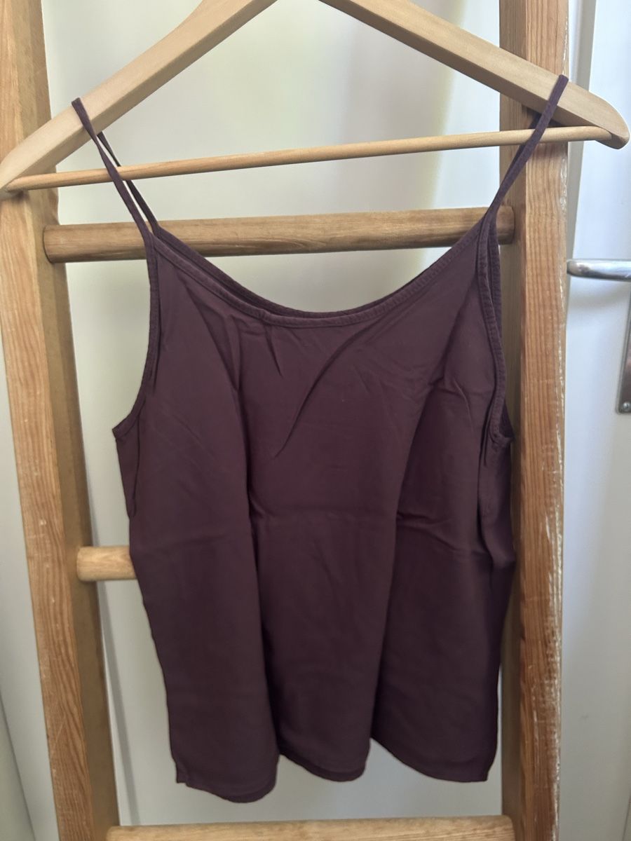 Top: Trägershirt Aubergine – Usato da Winterthur venduto da neelom