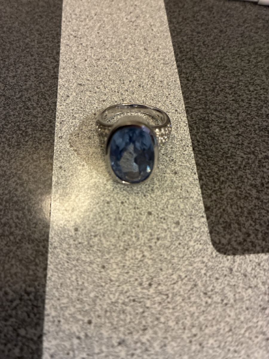 Anelli: Bague élégante avec pierre bleue sintillante – Nuovo (secondo la descrizione) da Genève venduto da Laniblue