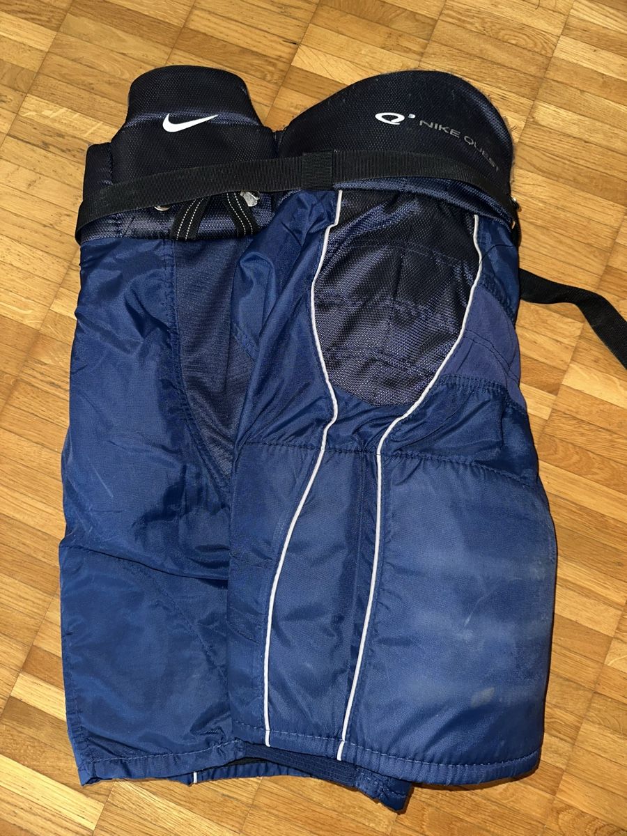 Nike Pantaloni: Hose Hockey – Usato da Langnau am Albis venduto da mar_g65p 1