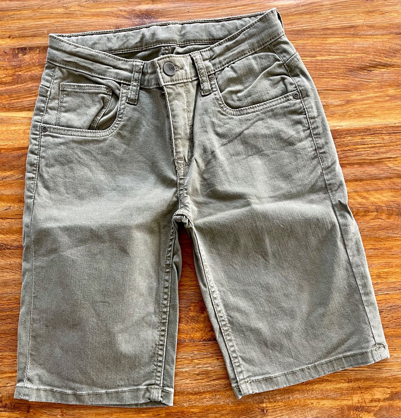 Hosen: lässige Shorts Gr. 146 – Gebraucht aus Buchrain von Sunny026