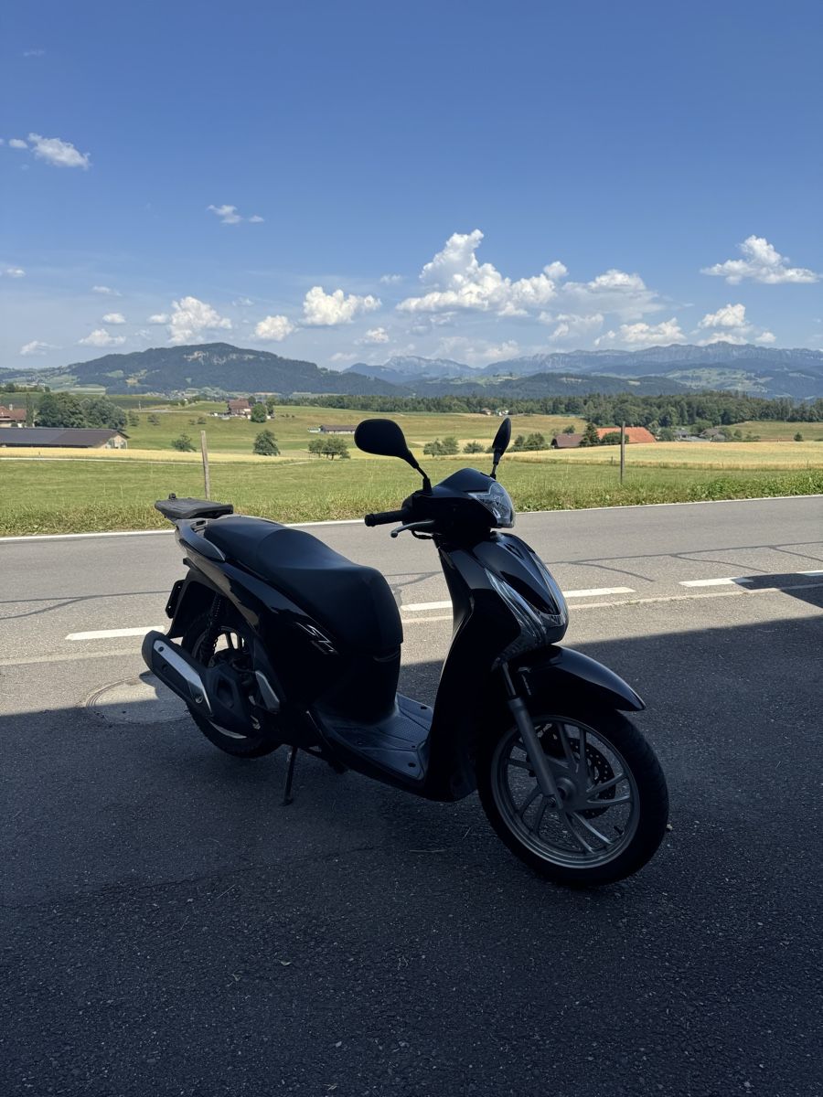Honda Strada: Roller Honda SH125i defekt – Difettoso da Köniz venduto da fab_g7cq
