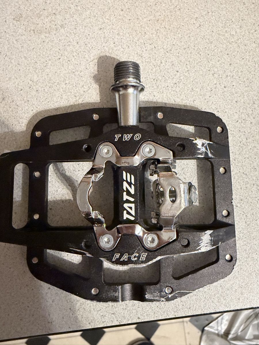 Pezzi di ricambio: Tatze Flat Pedals mit Klick Two Face – Usato da Ostermundigen venduto da Kavala4