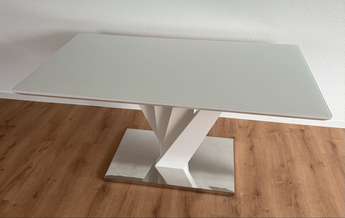Tavoli: Esstisch Glas Weiss Gestell Chrom Spiegel – Usato da Oberglatt ZH venduto da eve_6nj8