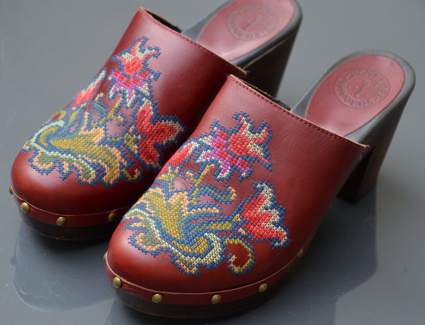 Penelope Chilvers Scarpe da donna: Penelope Chilvers Clogs / Sabot 39 – Nuovo (secondo la descrizione) da Collonges venduto da arashee