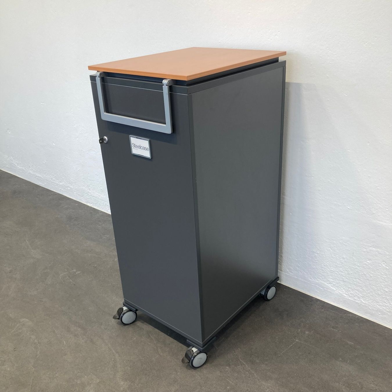 Banconi: Steelcase Moby Roll-Caddy - Anthrazit-Buche - mit A5 – Usato da Schönenwerd venduto da mcofficeshop 7