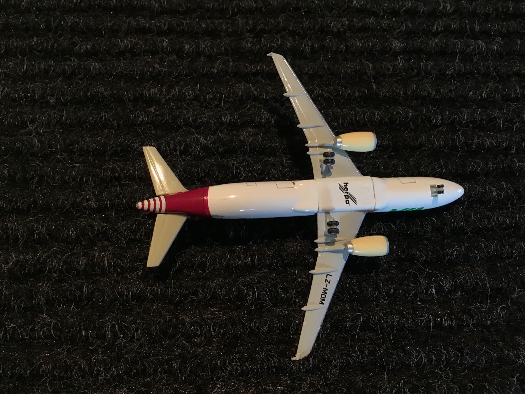 Herpa Kit di modellismo & Modellini statici: HERPA VIA AIRBUS A320 1/500 – Usato da Männedorf venduto da Spezial-Modelle 4