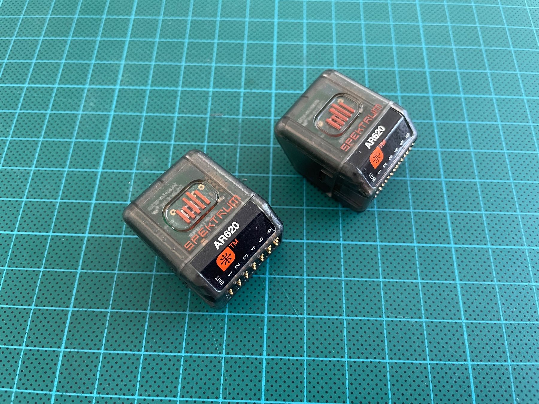 Spektrum Fernsteuerungen: 2x Spektrum AR620 – Gebraucht aus Worb von asdf9876