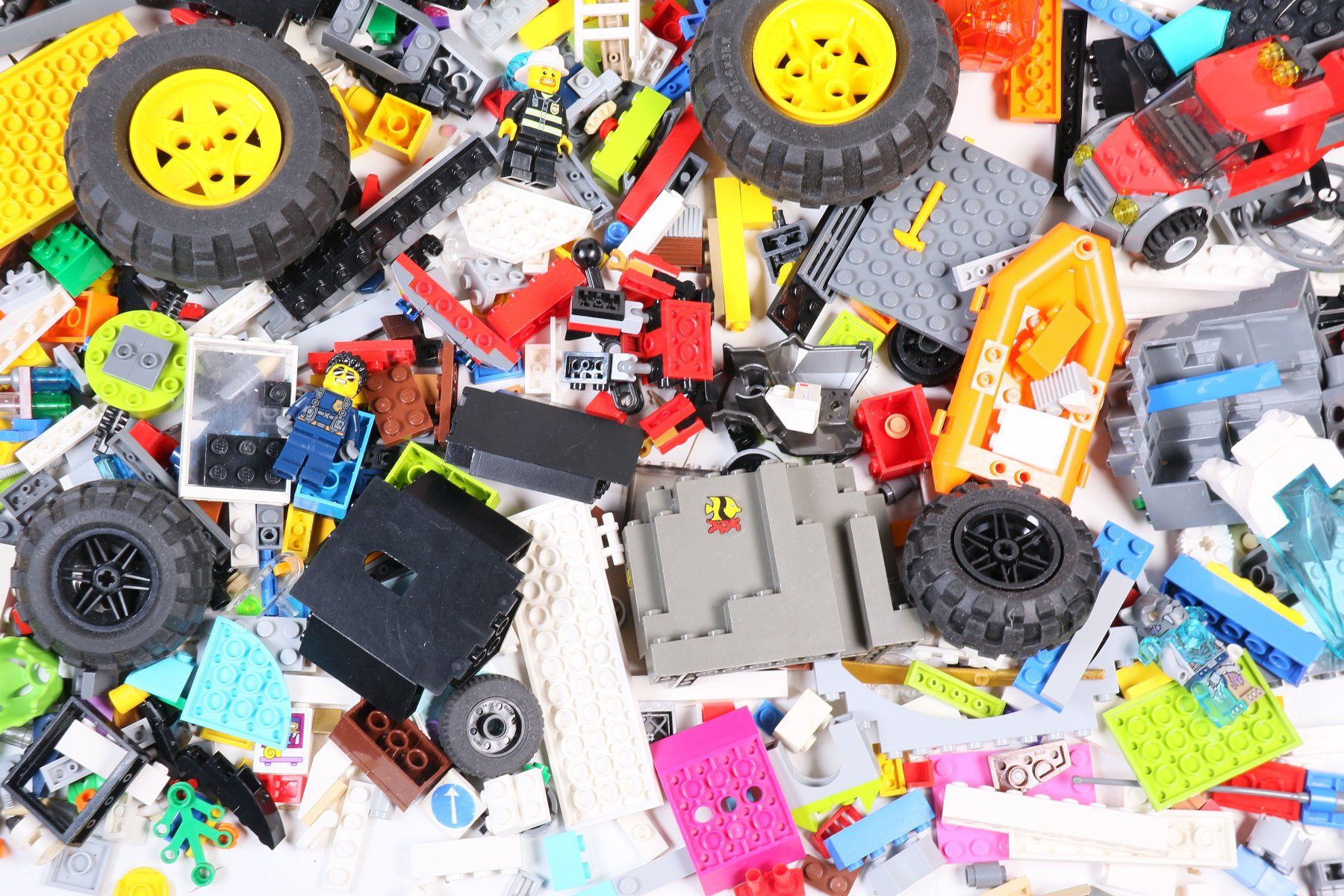 Lego Kit di costruzioni: 1.5 kg. Legoteile mit Minifiguren – Usato da Hettlingen venduto da Scholi99 1