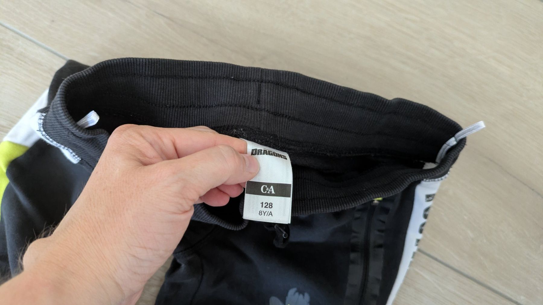 Hosen: Trainerhose Dragons / Ohnezahn / Grösse 128 – Gebraucht aus Staufen von Fleby84 2