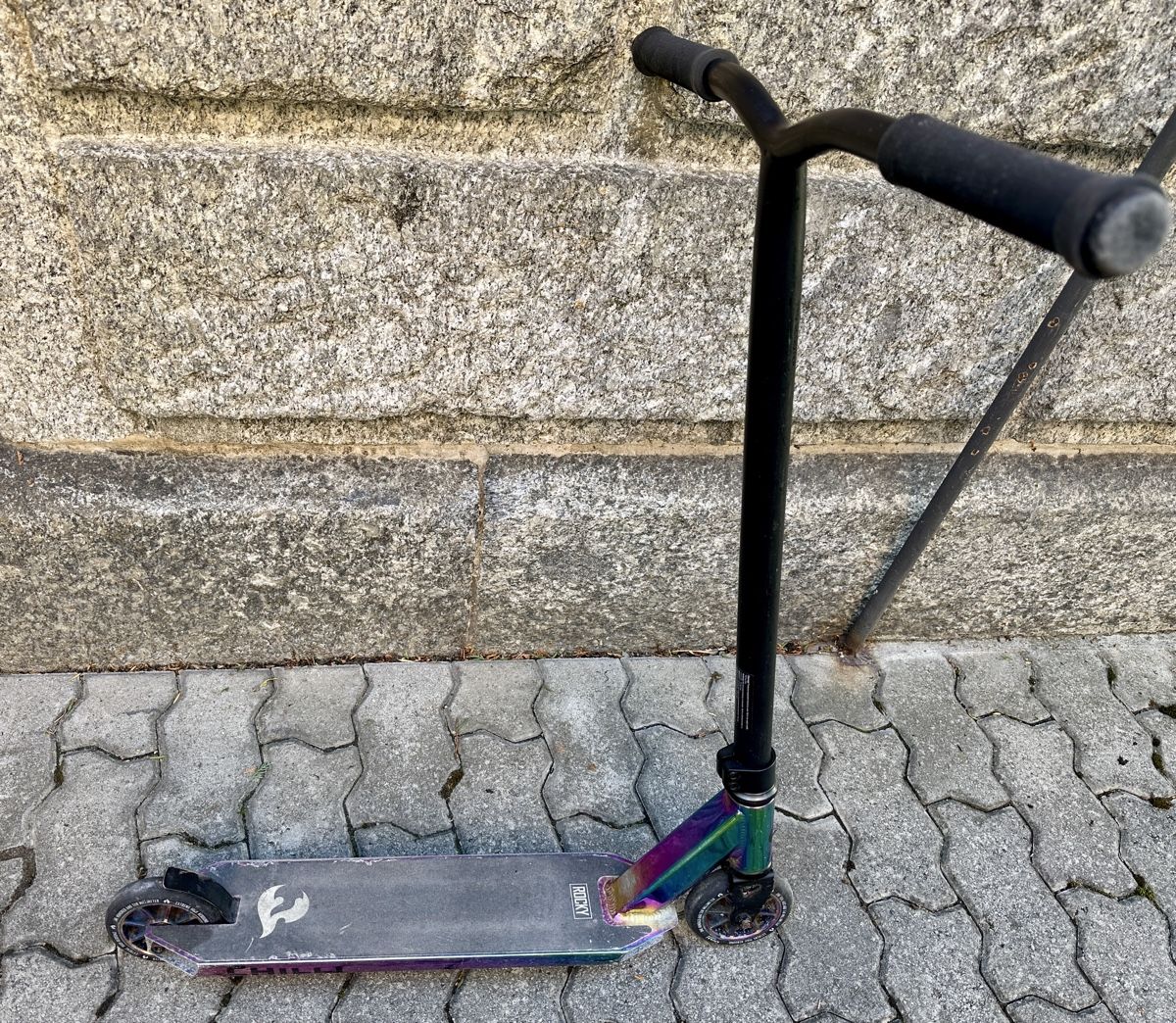 Chilli Kickboard: Chilli Pro Scooter, Rocky Neochrome, Beginner, 8+ – D'occasion à Winterthur par mat_q5d5 1