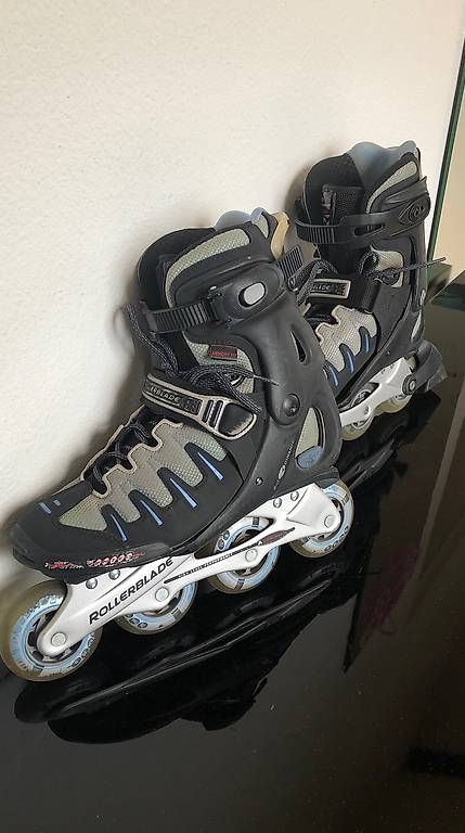 Patins à roul. & inline: Inline patins à roulettes – D'occasion à Neuchâtel par mas_62j5 2