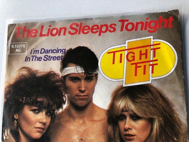 : Tight Fit – Gebraucht aus Aarwangen von Jukebox3 1