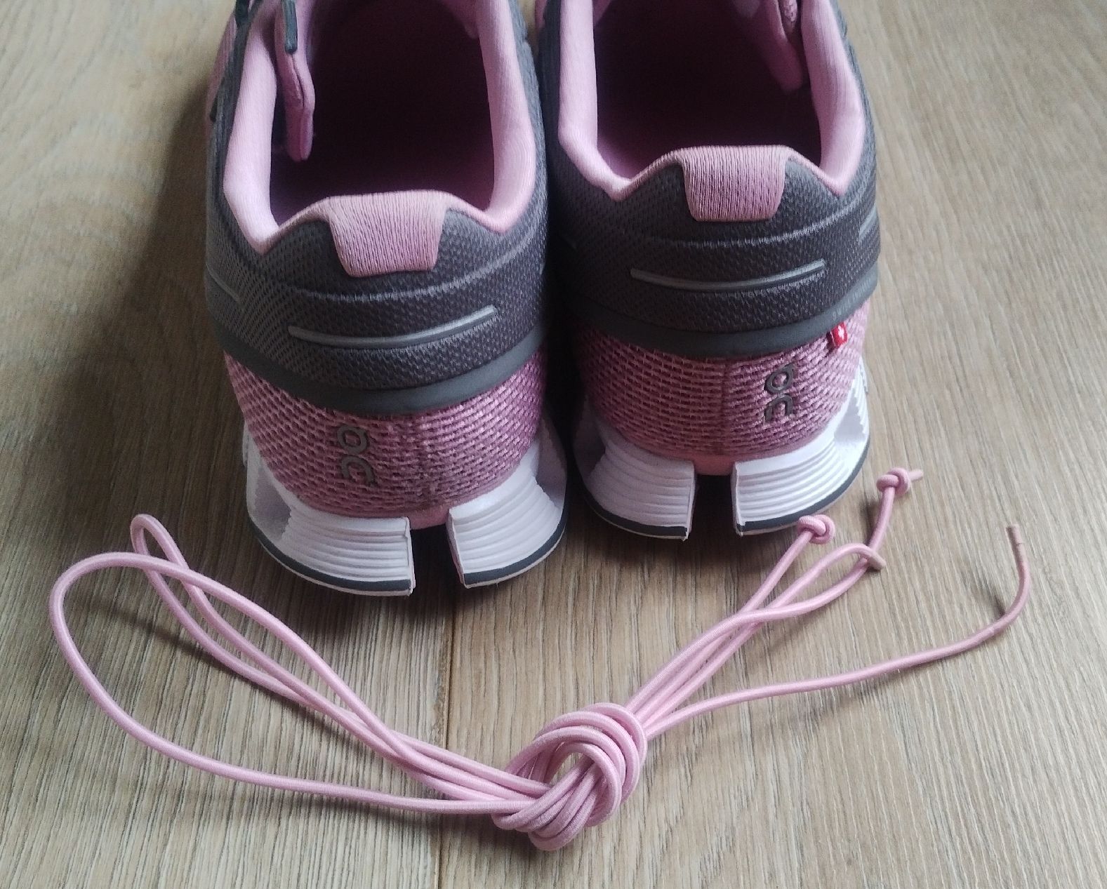 On Scarpe da donna: on Cloud Schuhe Grösse 40 wie neu – Usato da Schiers venduto da bak007 1