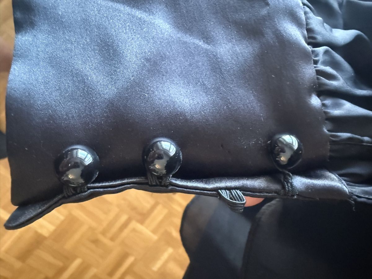 Camicette: Blouse noire élégante – Usato da Neuchâtel venduto da ass_gdc7 4