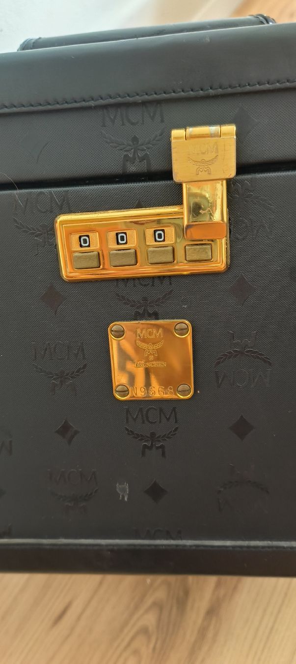 Mcm Valigie: MCM Kosmetik Koffer – Usato da Beringen venduto da Holly.80 1
