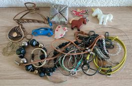 Lot porte-cles, bijoux differentes