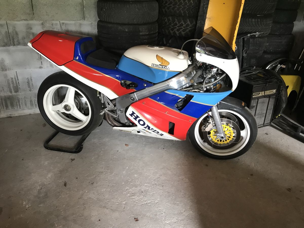 Piste: Honda VFR RC30 Course – Usato da Choëx venduto da steveXB12 8