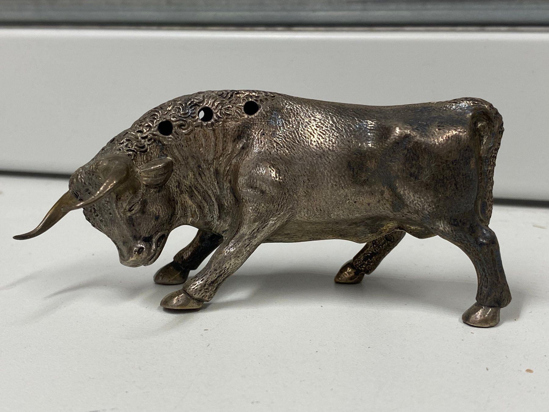 Statuette: Zahnstocherhalter Stier-Figur //i551 – Usato da Bern venduto da JMsoehne1987 1