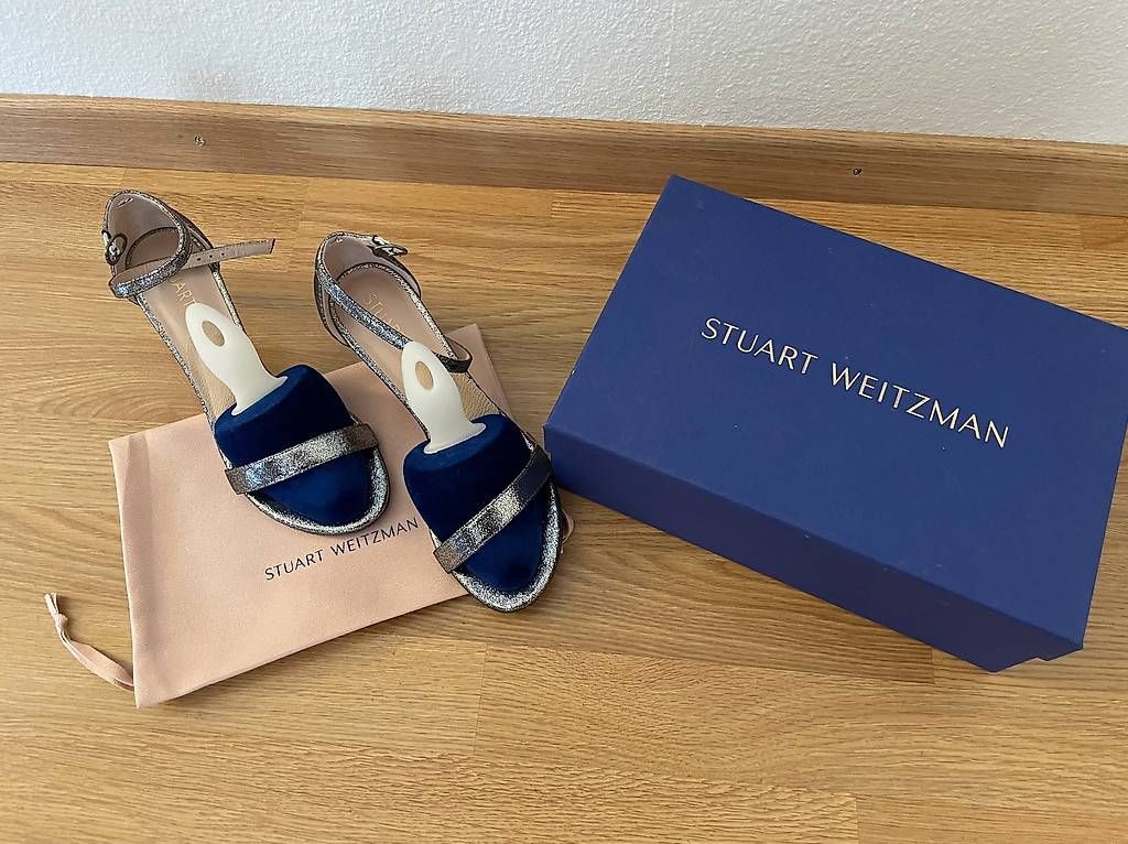 Scarpe da donna: Silberne Sandeletten Stuart Weitzman Gr. 38 – Usato da Zürich venduto da ruth024 2
