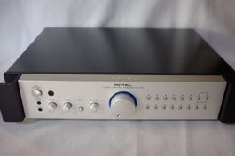 Rotel RC1082 Vorverstärker, defekt
