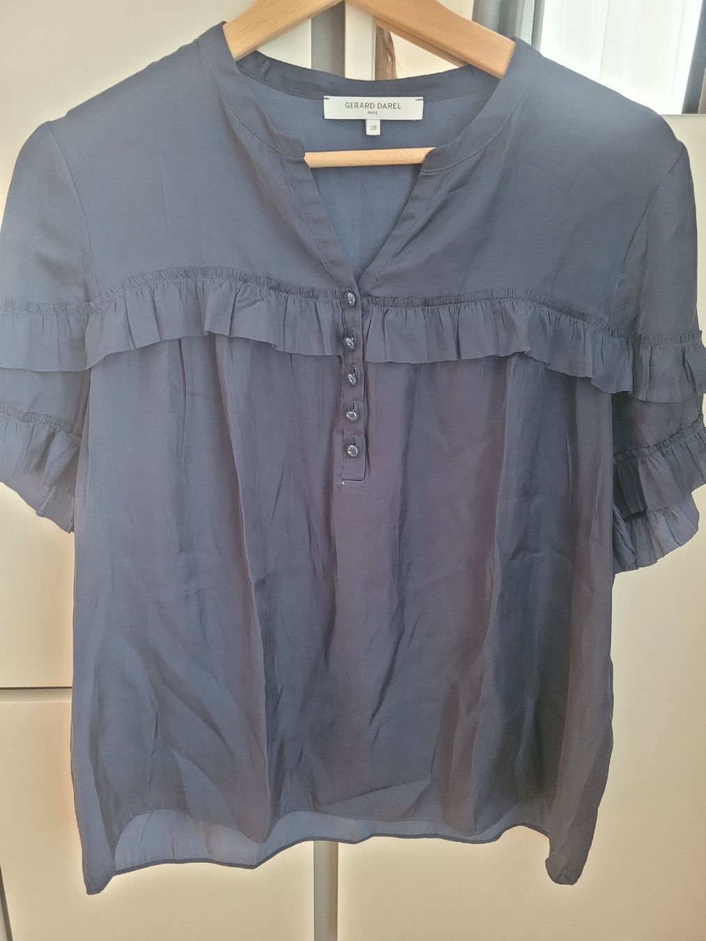Gérard Darel Tops: Haut bleu Gerard Darel 38 – Gebraucht aus Yverdon-les-bains von sma_c6wn
