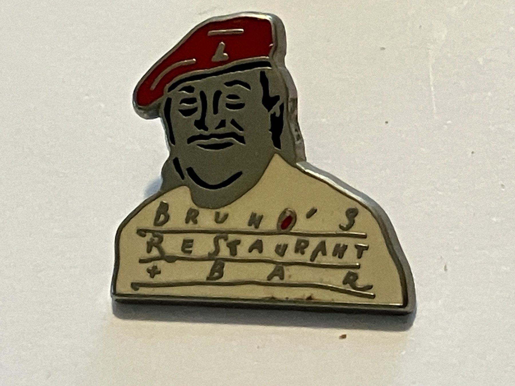 Placchette & Badge: 1 Pin Bruno's Restaurant & Bar – Usato da Basel venduto da djwwpp