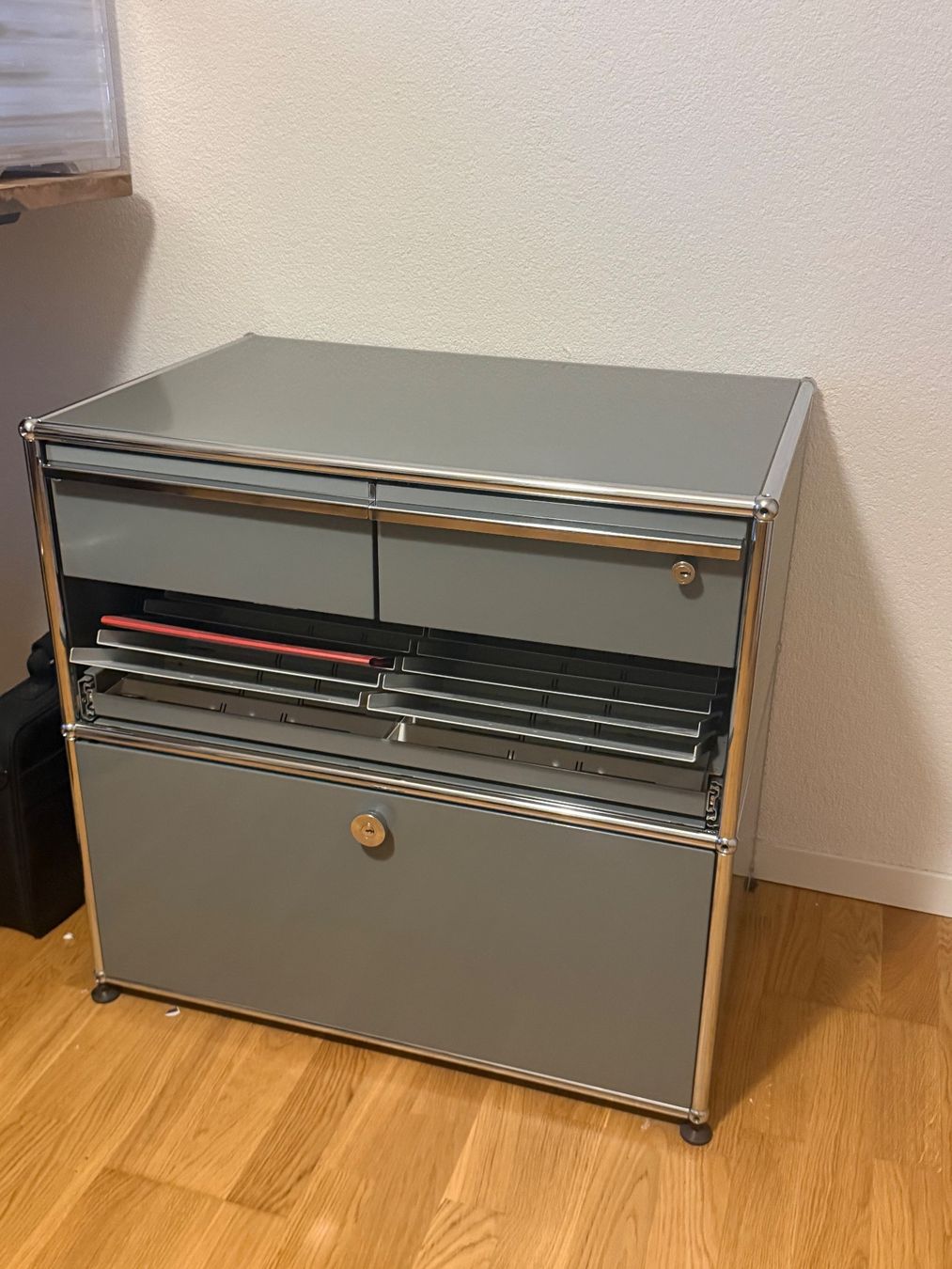 USM Cassettiere: USM Haller Sideboard Mittelgrau – Usato da Liebefeld venduto da ese_7dr9