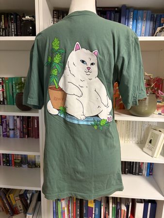 RIPNDIP T-Shirt mit Katzenprint – Gr. S – 100 % Baumwolle