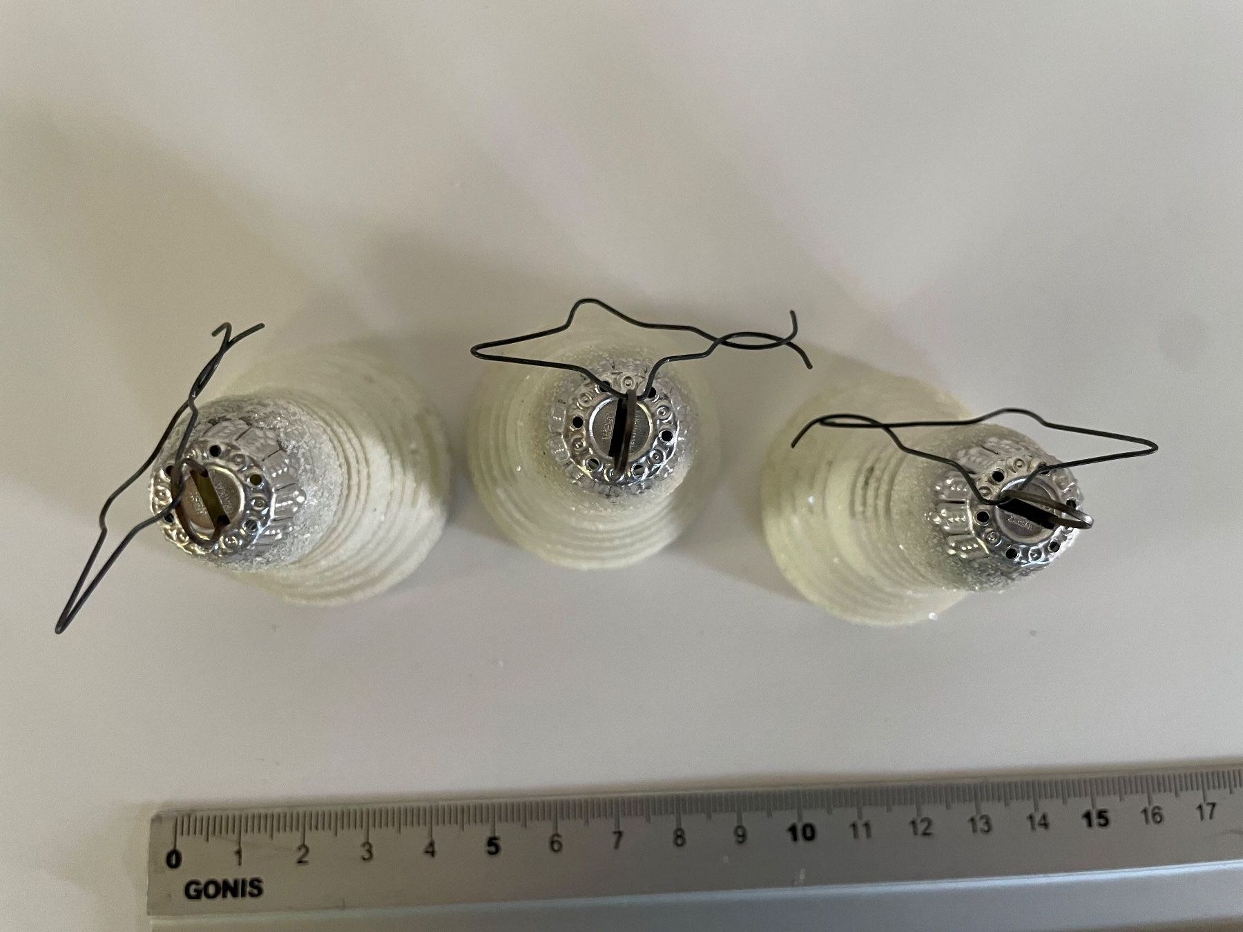 Tutte le decorazioni: 3 antike Weihnachtsbaum-Glöckchen, weiss-silber – Usato da Cham venduto da 2eye 1
