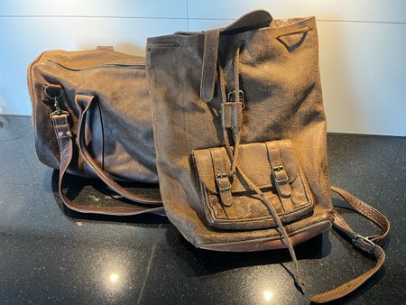 Rowdy-Taschenset aus braunem Leder: Rucksack und Reisetasche