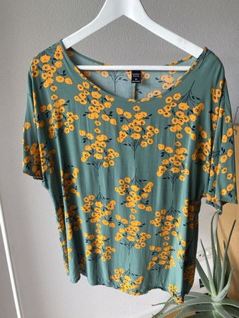 Emery Rose Top Grün Blumen XL / Haut fleuri 🌼