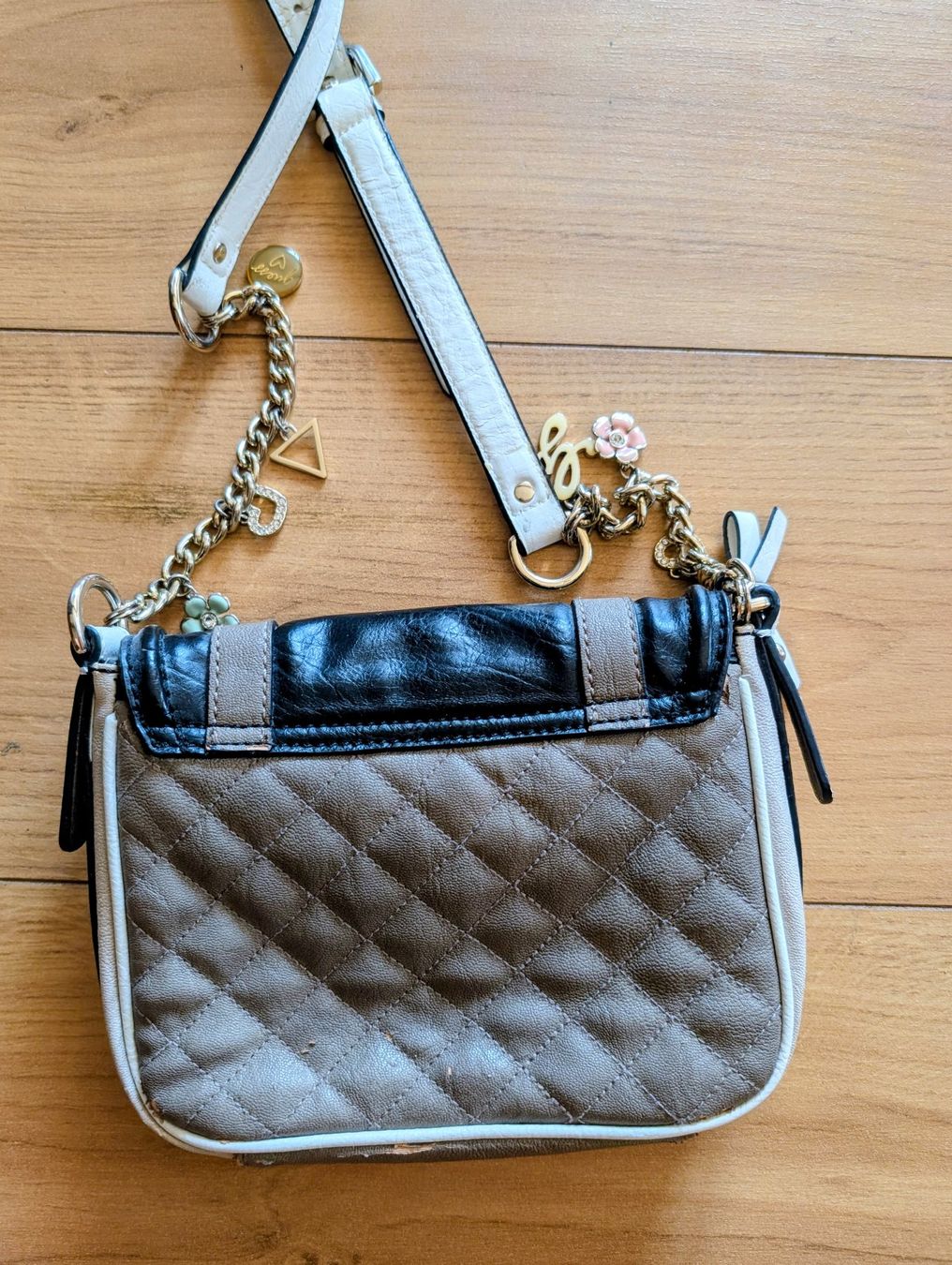 Guess Sacs femmes: Guess Handtasche – D'occasion à Wädenswil par Eicca 1