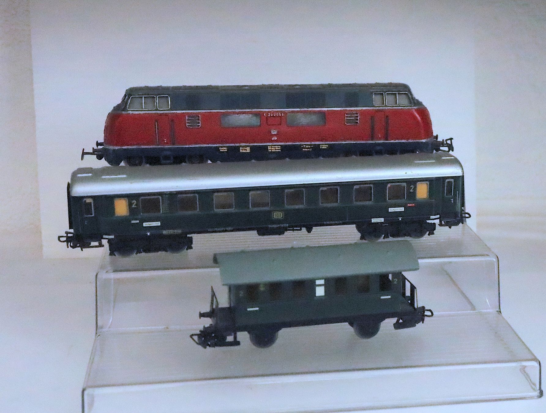 Märklin Modellini di ferrovie: Märklin PERSONEN WAGEN DER DB MIT V200 – Usato da Ipsach venduto da locky55