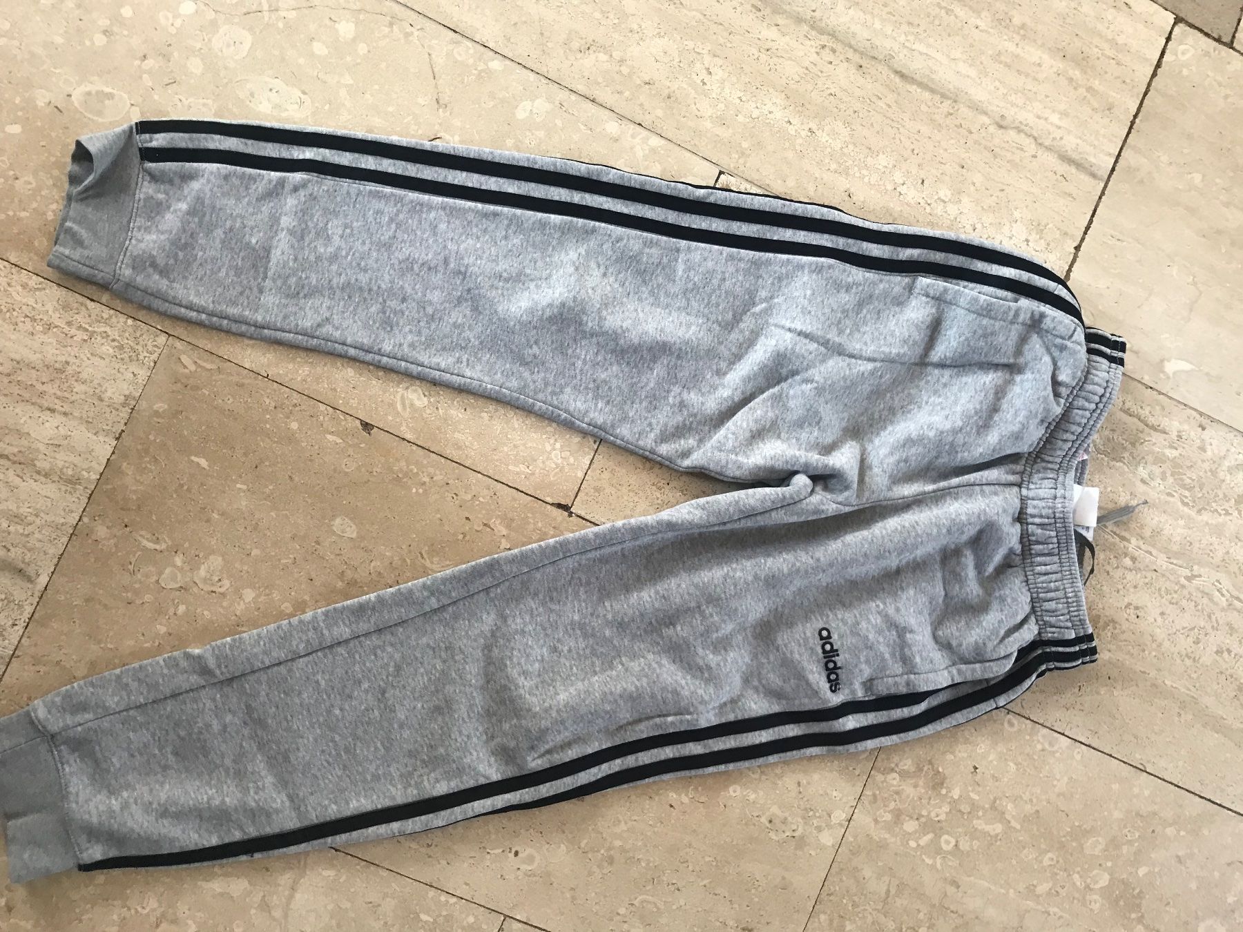 Adidas Pantaloni: Trainerhose Adidas – Usato da Oftringen venduto da mbc_b8vr
