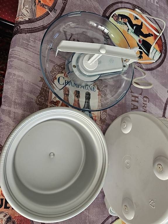 Küchengeräte: Glace Maschine PHILIPS 220 V bester Zustand  – Gebraucht aus Binningen von Oberpfeiffe 3