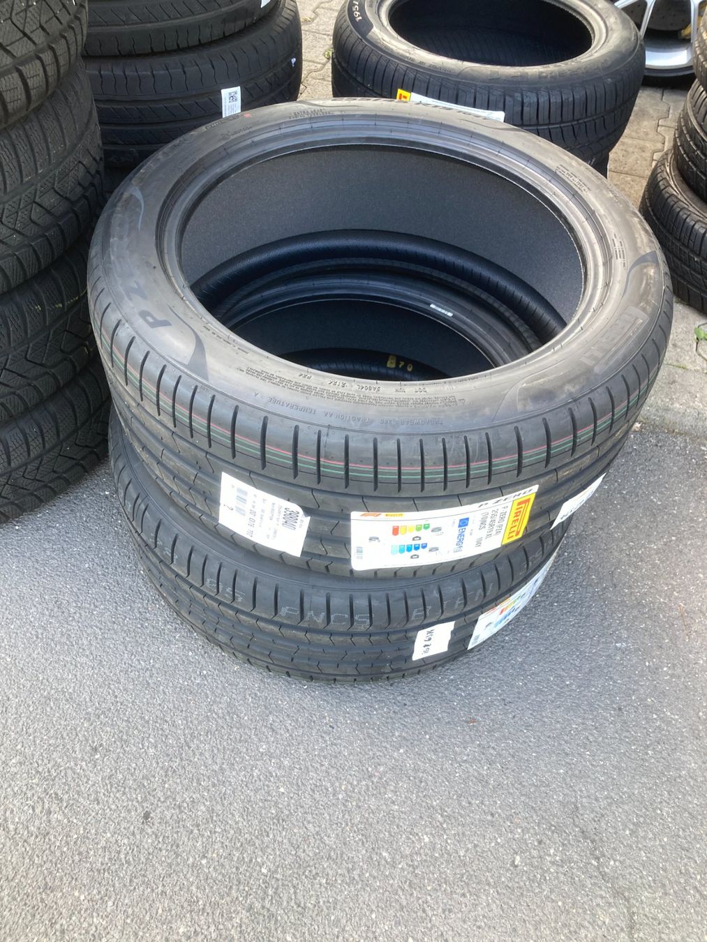 Pirelli Pneus & Kompletträder: 255/45R19 Pirelli Sommerpneu – Neu und originalverpackt aus Cham von Cham6332