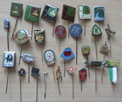 ABZEICHEN SET VON 27 DIVERSEN ANSTECKNADELN, PINS